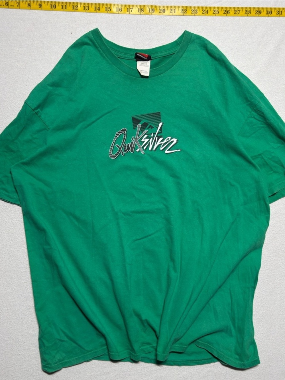 Y2K vintage Quiksilver Graphic Short Sleeve T-Shirt Green XXL/XXG/2XG